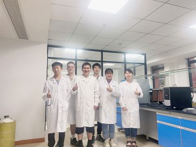 40%中高級(jí)職稱